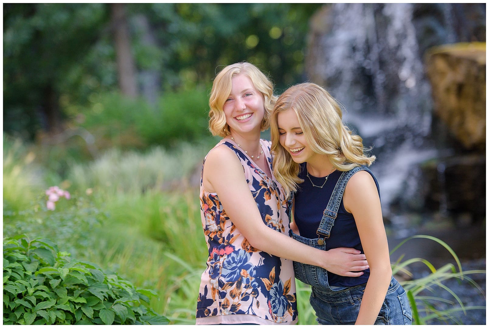 Sisters laugh during family photo session. Photos by Tiffany Hix Photography.