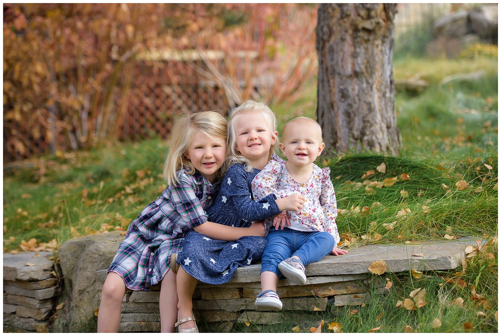 North End Boise Family Photos_Three sisters smile in backyard_Photo by Tiffany Hix Photography.jpg
