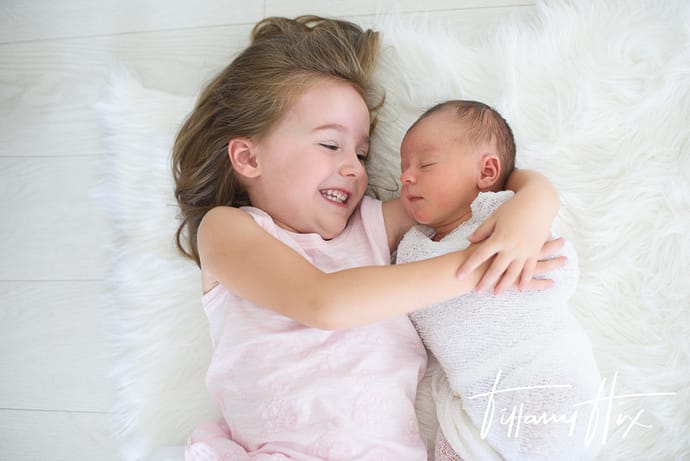 newborn-big-sister-pictures