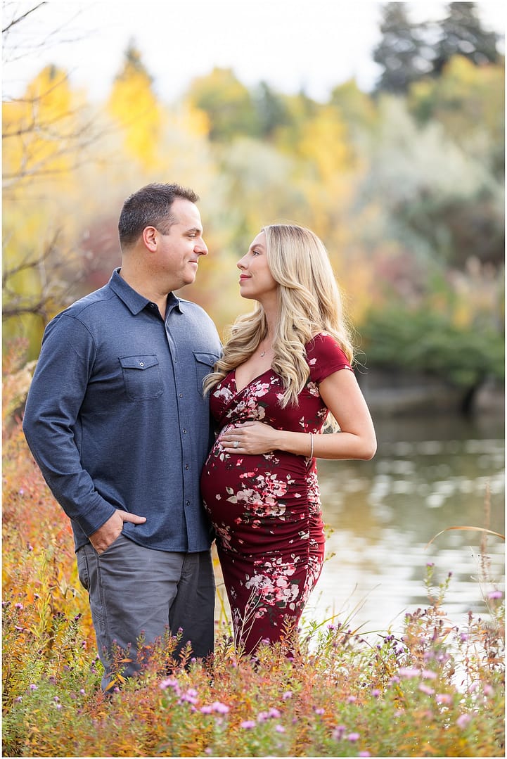 Boise maternity photos in front of the Boise river. Photo by Tiffany Hix Photography.